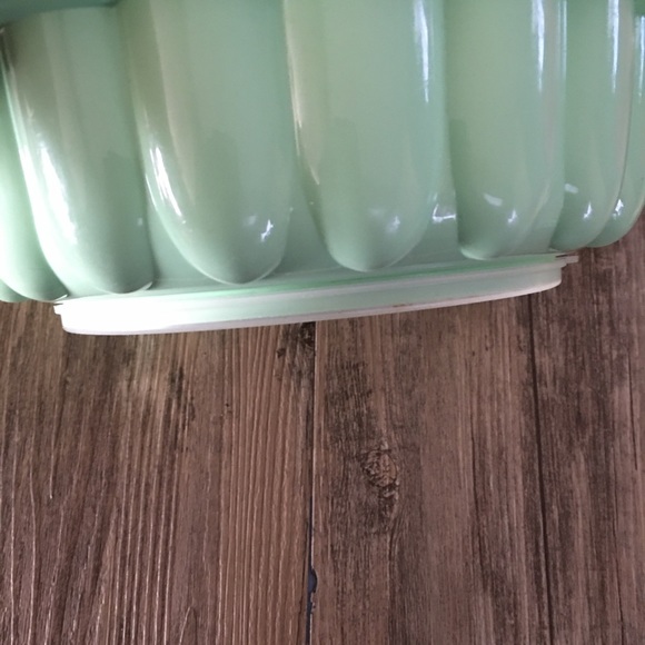 Jello Mold - light Green w-clear lid-Tupperware - Picture 6 of 10